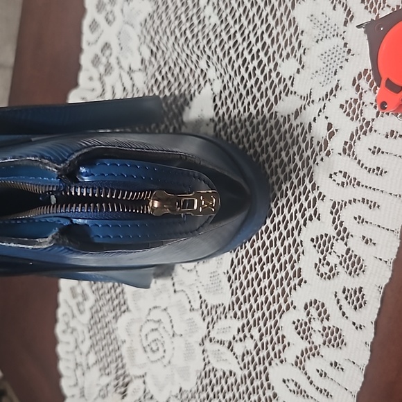 SALE FOR 24 HRS. LOUIS VUITTON EPI, guc - Picture 4 of 17